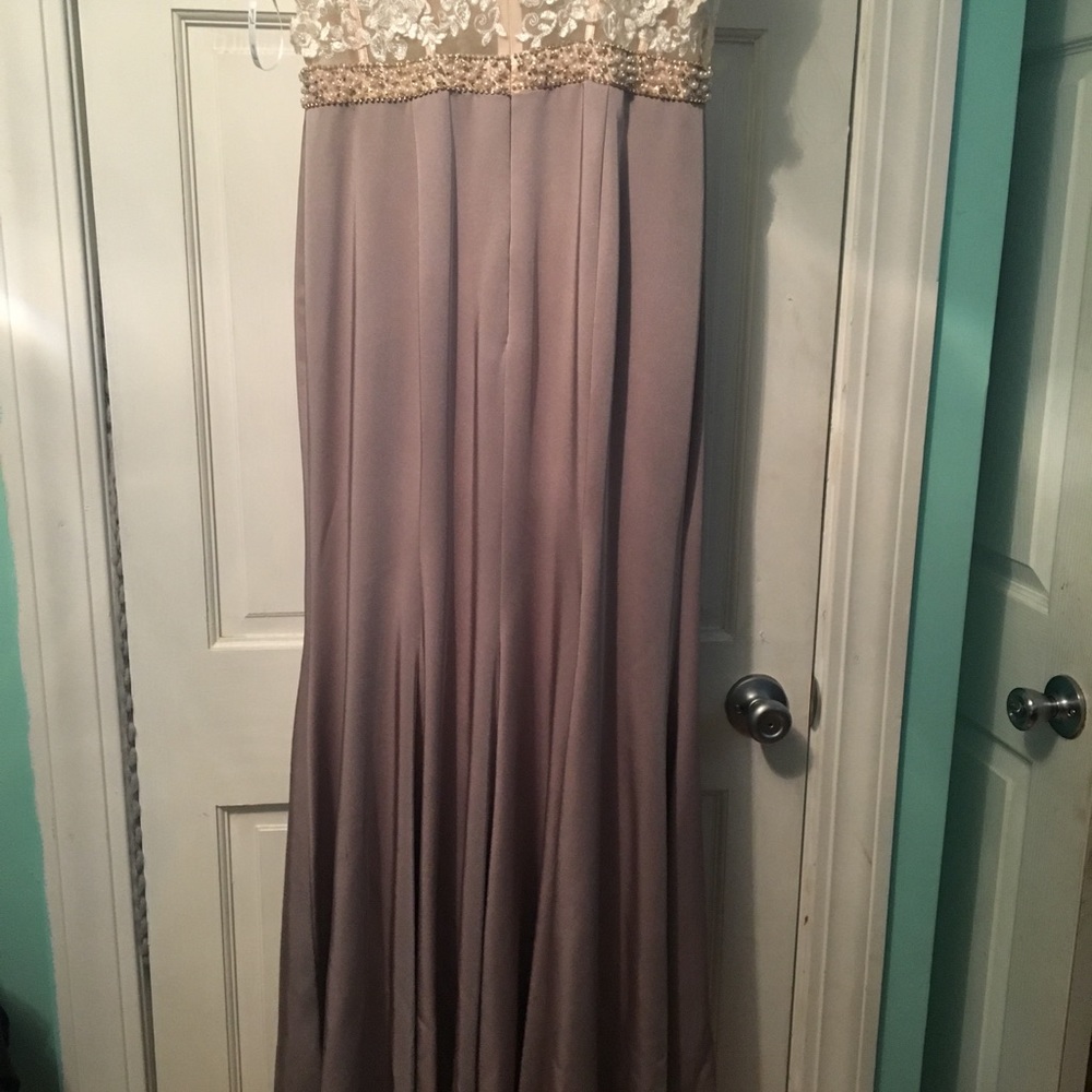 Beautiful dress !